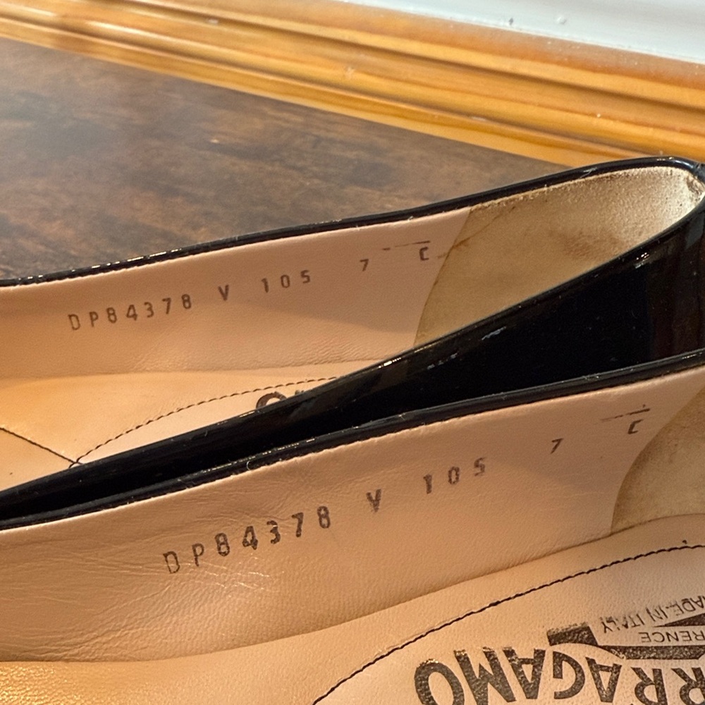 Salvatore Ferragamo Black Patent Leather Flats with Bow - Picture 2 of 6